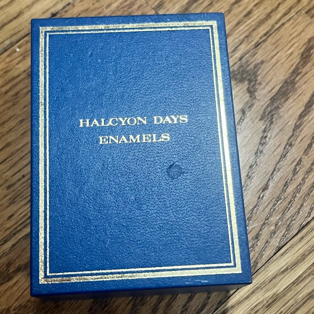 New in box Halcyon Days Enamel Box Golden Rule 2000 - Mary Kay Exclusive